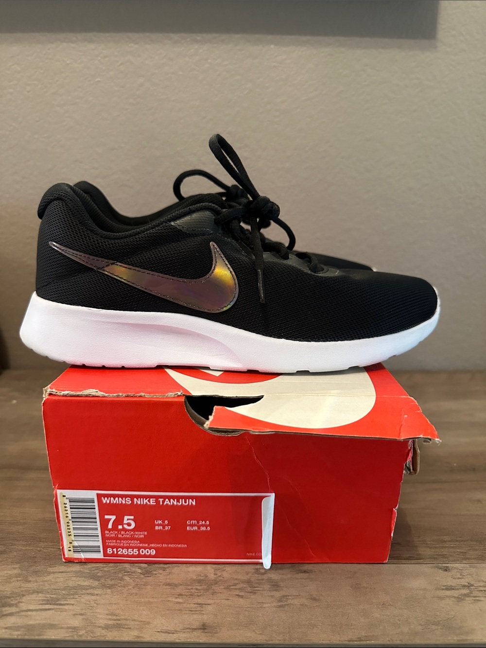 Women Nike Tanjun Shoes - Picture 4 of 8